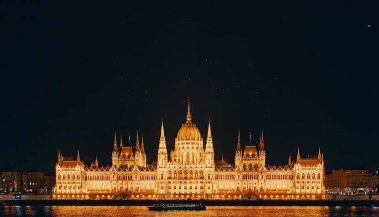 Budapest: City Lights & Moon Gazing Tour with Retro Microcar - Exploring Budapest’s Nighttime Landmarks