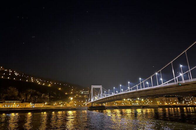 Budapest Evening Sightseeing Cruise with your own Chauffeur - FAQ