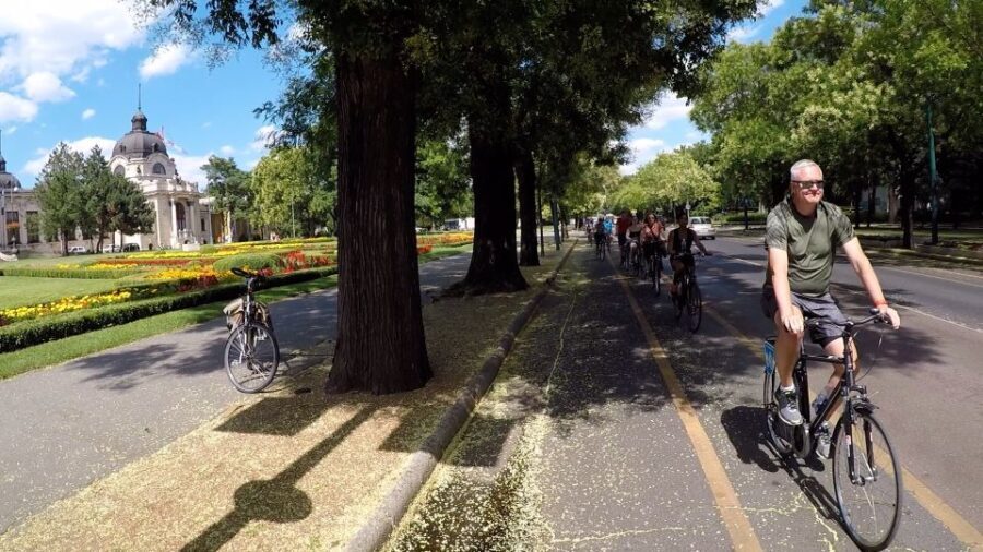 Budapest Highlights Bike Tour with a local guide - FAQ