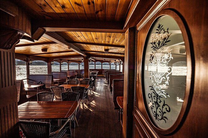 Budapest Historical Cruise with Welcome Frizzante & Audio Guide - Who Will Love This Cruise?