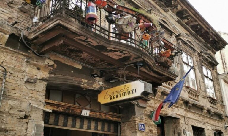 Budapest: Jewish District Private Walking Tour - Detailed Review of the Budapest Jewish District Private Walking Tour