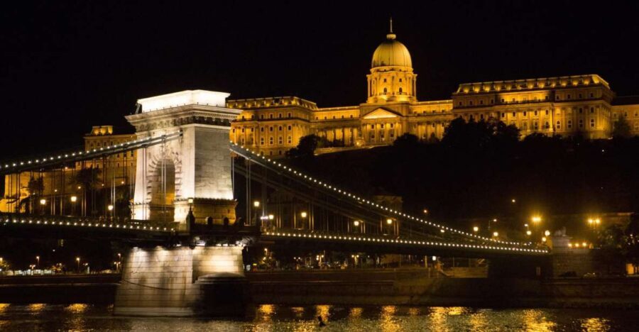 Budapest: Night Walking Tour with Danube River Cruise - What’s Included and What to Keep in Mind