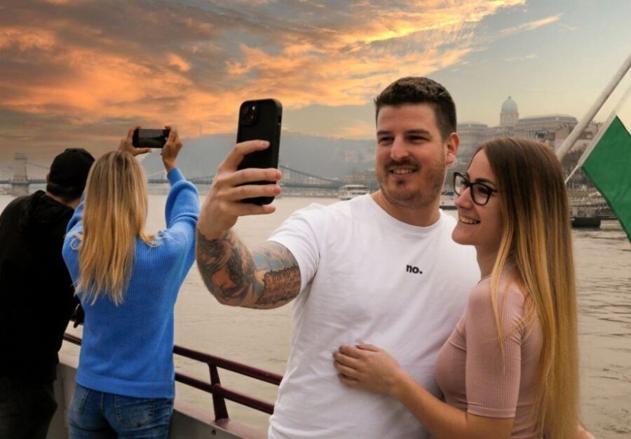 Budapest: Nighttime or Daytime Sightseeing Cruise - The Sum Up