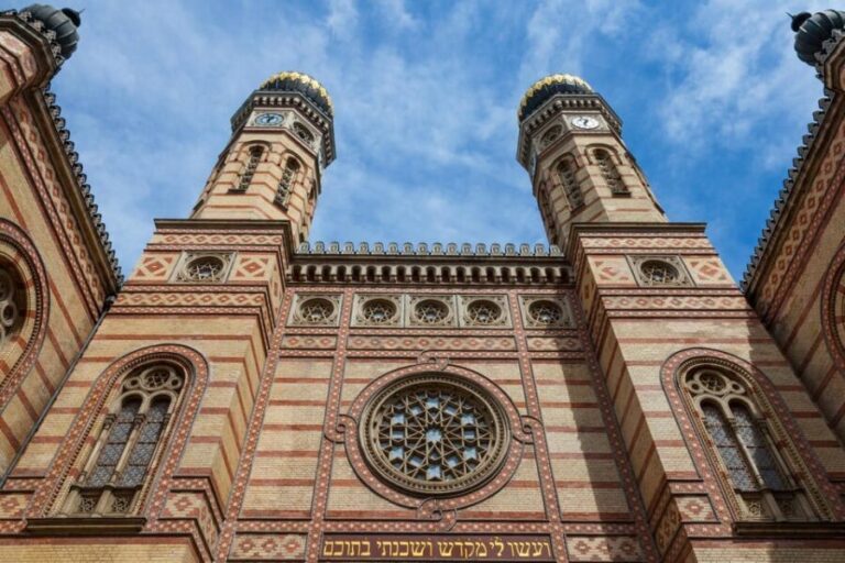 Budapest Old Jewish Quarter History Private Walking Tour - Reflecting on the Holocaust and Jewish Heritage