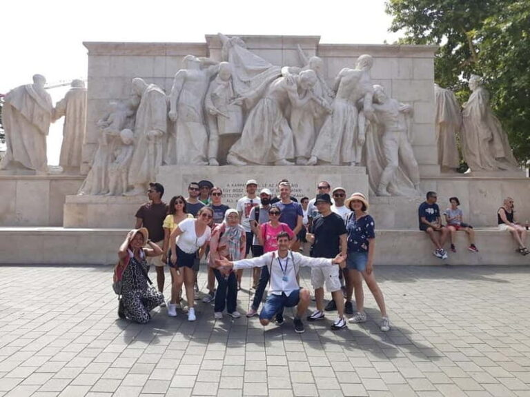 Budapest: Parliament & Its Surroundings Tour with Folk Music - Value and Practicality