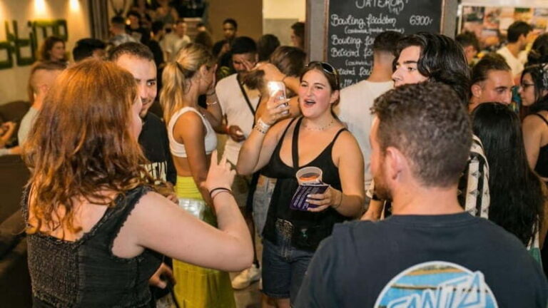Budapest: Party District Bar-Hop with 2hr Unlimited Drinks - The Sum Up: Who Will Love This Experience?