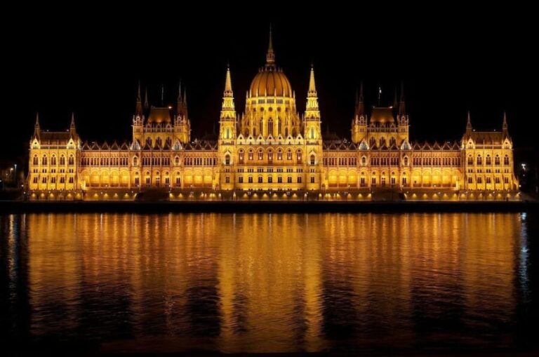 Budapest: Private Night Tour with a Local - An In-Depth Look at the Budapest Night Tour