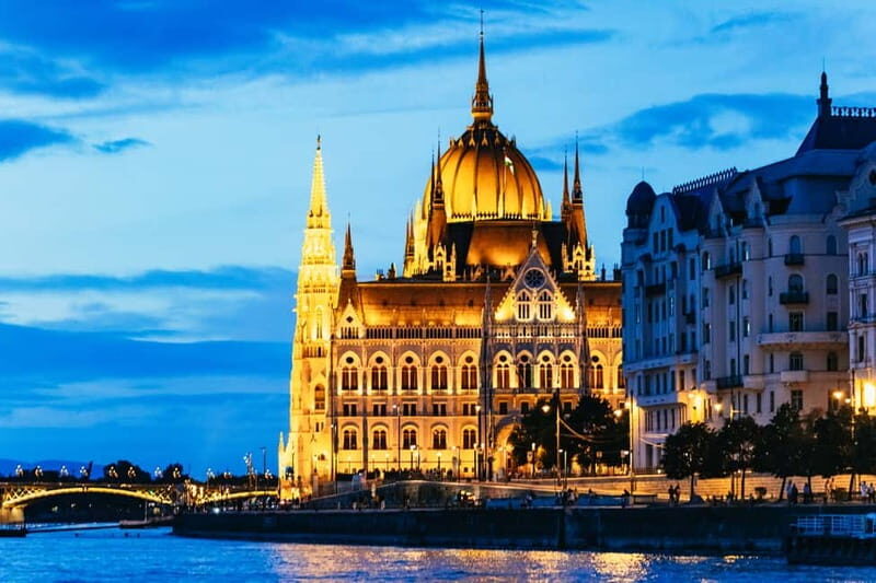 Budapest: Prosecco Dinner Cruise with Live Music - Who Should Consider This Cruise?