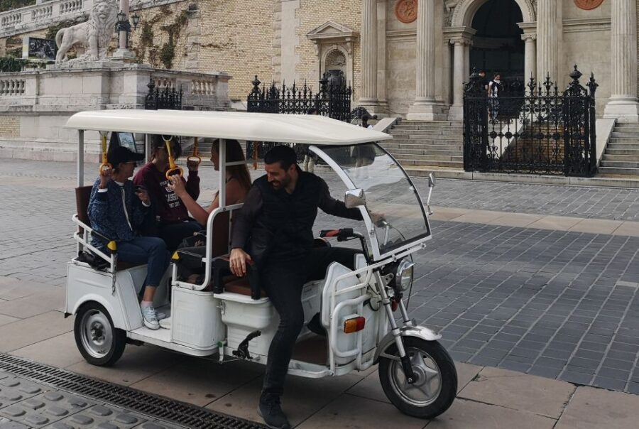 Budapest: Sightseeing Tour by Electric Tuktuk - The Itinerary in Detail
