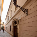 Budapest: The WWII Siege of Buda Castle & Bomb Shelter Tour - Who should consider this tour?