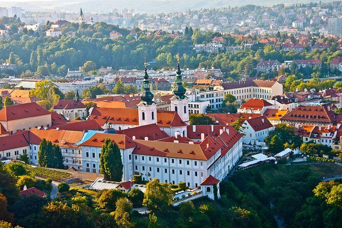 Budapest to Prague - Private Transfer with 2 hours of Sightseeing - An in-depth look at the Budapest to Prague Private Transfer with Sightseeing