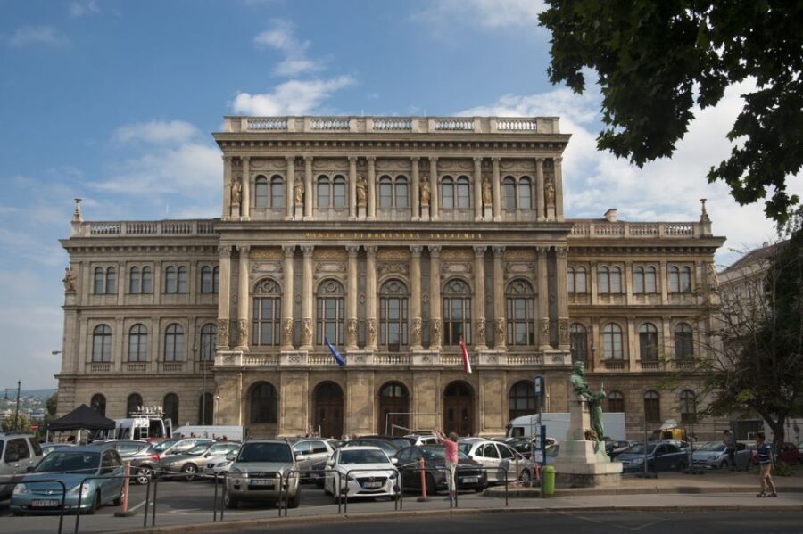Budapest Walking Tour with a Professional Local Guide - Why This Tour Offers Good Value