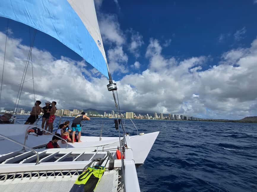 BYOB Weekend Sightseeing Sail towards Diamond Head - A Deep Dive into the Experience