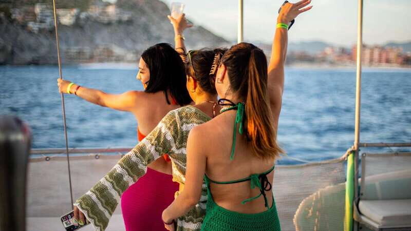 Cabo San Lucas: Sunset Party Cruise with Open Bar