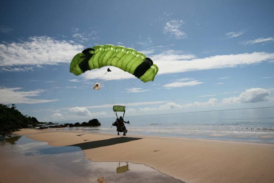 Cairns: Tandem Skydive - The Experience: Why It Stands Out