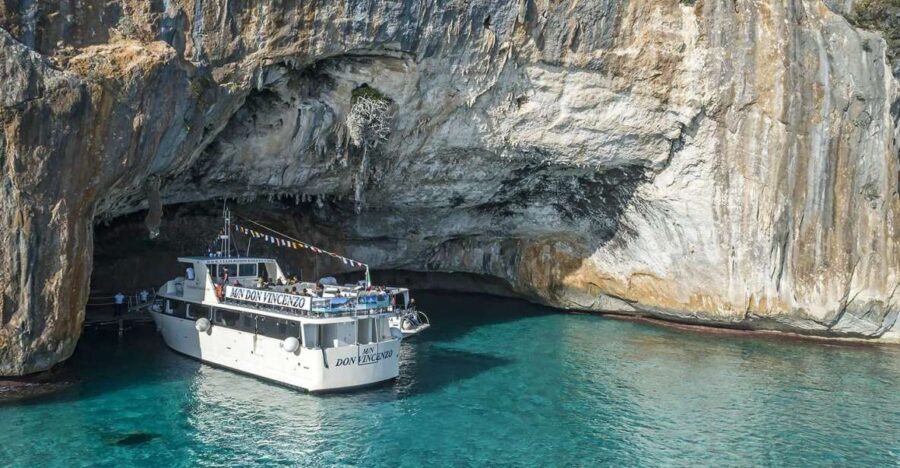 Cala Gonone: Grotta del Bue Marino and Cala Luna Boat Tour - The Experience in Detail