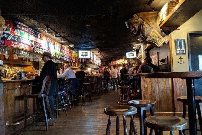 Calgary Bar Crawl: Cruisin' Calgary - Authentic Experiences and Tips