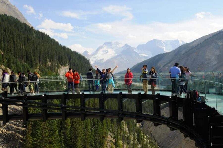 Calgary/Canmore/Banff: Columbia Icefield Glacier Day Tour - A Closer Look at the Experience