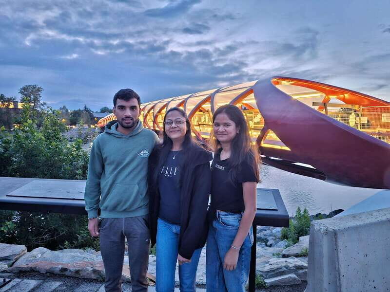 Calgary City Tour & Yamnuska Wolfdog Sanctuary Private Tour - Transportation and Group Experience