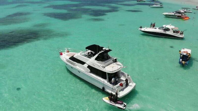 Cancun: 4-hour 55ft Luxury Yacht Rental with Food and Drinks - The Experience in Detail