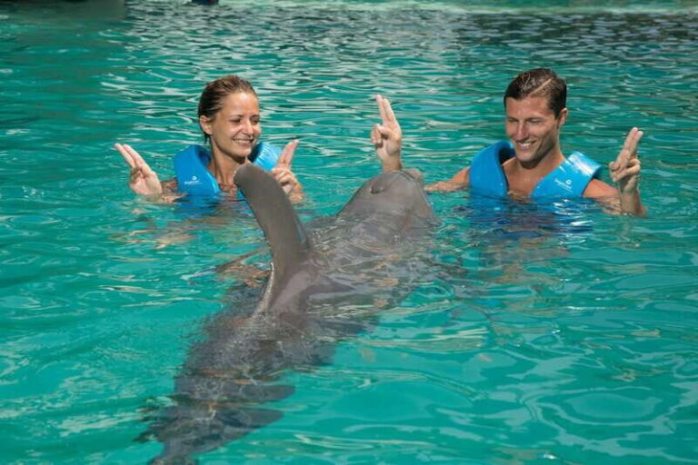 Cancun: Interactive Aquarium - Swim with dolphins Premium - Who Is This Tour Best For?