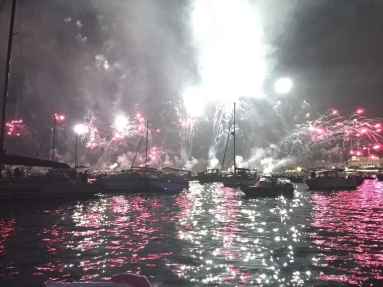 Cannes : Mandelieu Fireworks by private boat - What makes this tour stand out?