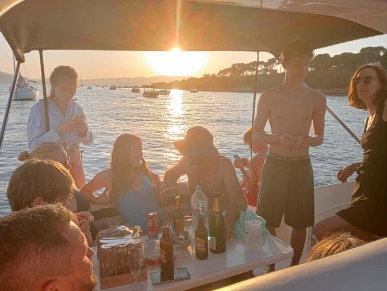 Cannes : Mandelieu Sunset by private boat - A Close Look at the Experience