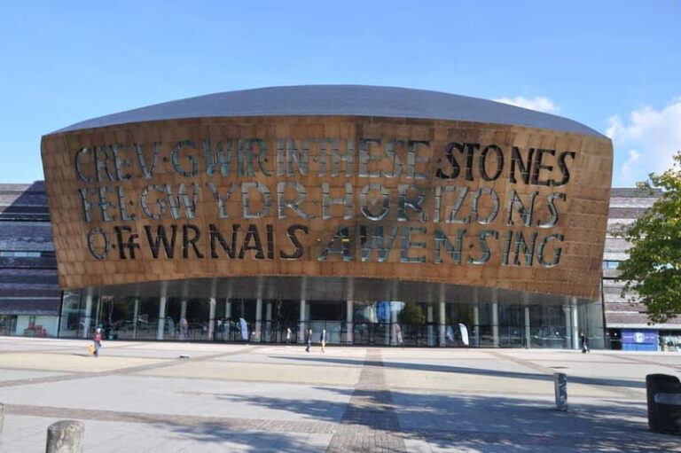 Cardiff Day Tour from London with Local Guide (Visit Wales) - What Travelers Say