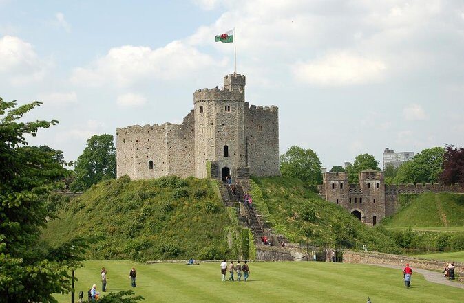 Cardiff Mystery Adventure: Cardiff's Missing Masterpiece - Key Points