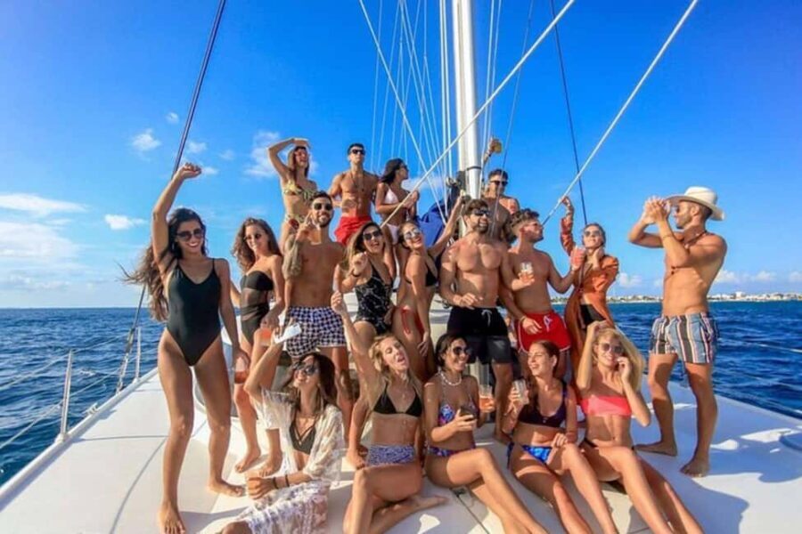 Catamarán Cruise to Isla Mujeres & Buffet Lunch - Who Will Love This Tour?