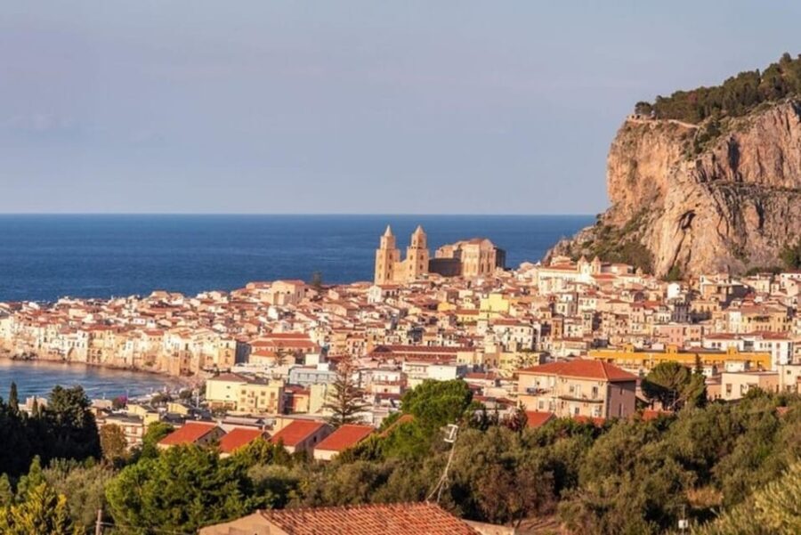 Catania Highlights Walking Tour With A Guide - Exploring Catania with a knowledgeable guide