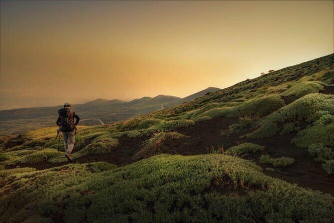 Catania: Mt. Etna sunset&wine experience - The Ascent and the Hike to 2,000 Meters