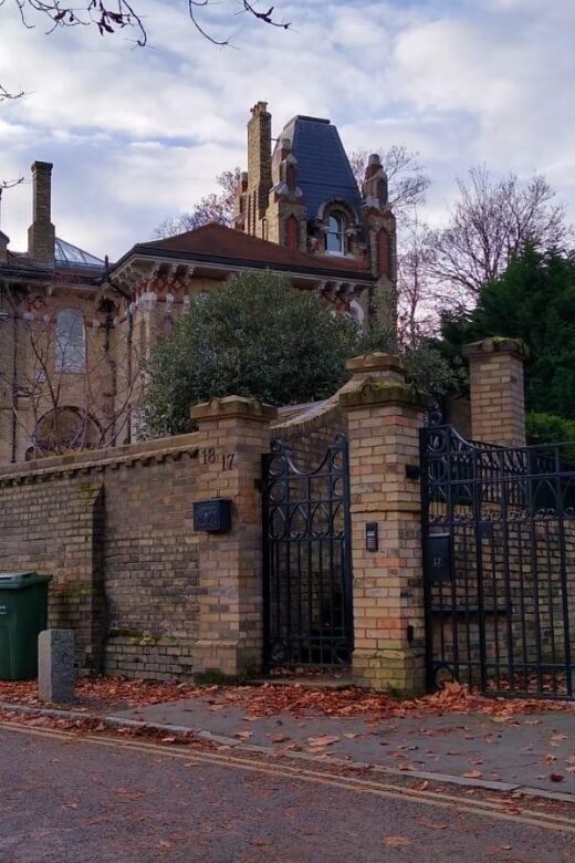 Celebrity Homes Tour of Hampstead - A Detailed Look at the Hampstead Celebrity Homes Tour