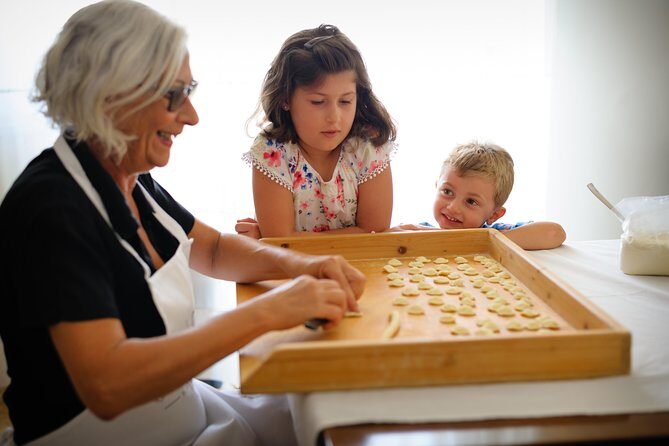 Cesarine: Market Tour & Home Cooking Class in Bari - The Meal and Wine Pairings