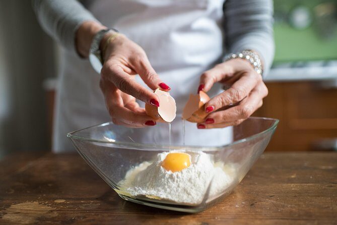 Cesarine: Small group Pasta and Tiramisu class in La Spezia - The Experience in Detail