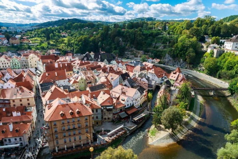 Cesky Krumlov: Express Walk with a Local in 60 minutes - Exploring Cesky Krumlov in 60 Minutes: A Genuine Insider Experience