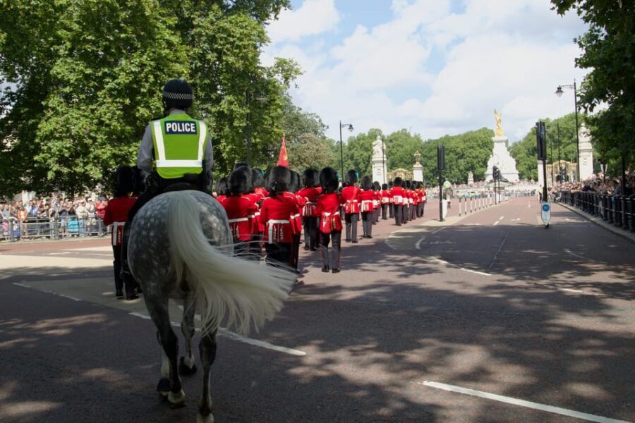 Changing of the Guard & Royal Food Tour with 10+ Tastings - From Sights to Flavors: The Complete Experience