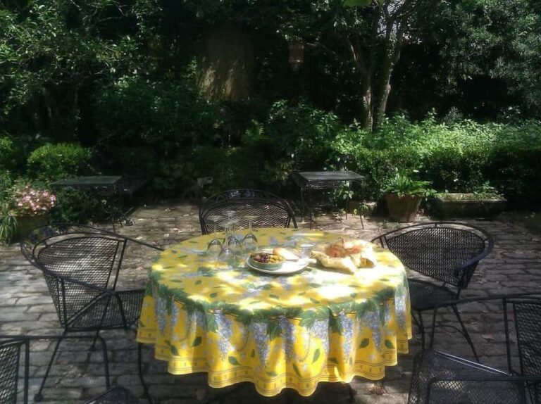 Charleston: Historic Walking Tour with a Local Guide - Iconic Sites and Their Stories