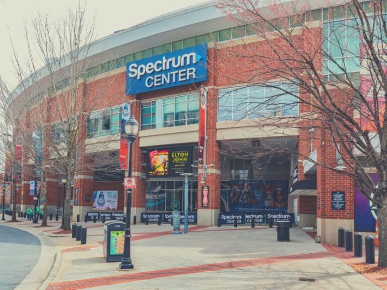 Charlotte: Charlotte Hornets Basketball Game Ticket - The Game Experience at Spectrum Center