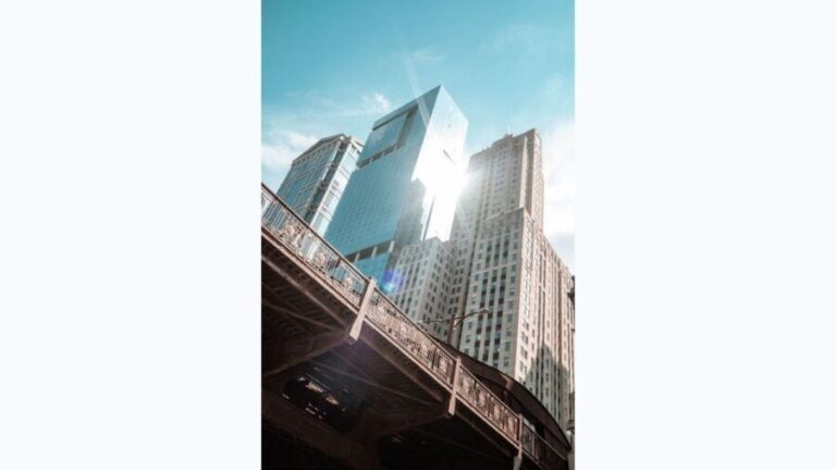 Chicago: Architecture Boat Tour with Drinks - Why This Tour Stands Out