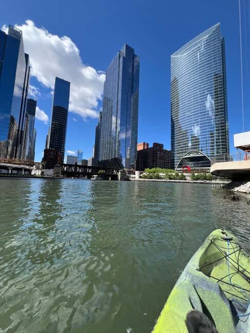 Chicago: Characters and Cons Guided Kayak Tour - Gliding Through Chicago’s Heart: The Scenic Route