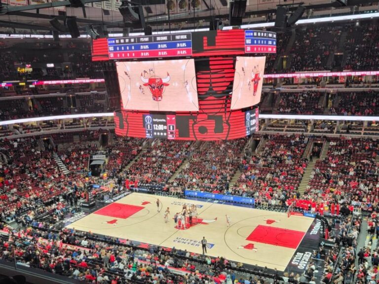 Chicago: Chicago Bulls Basketball Game Ticket - Authentic Local Vibes and Practical Tips