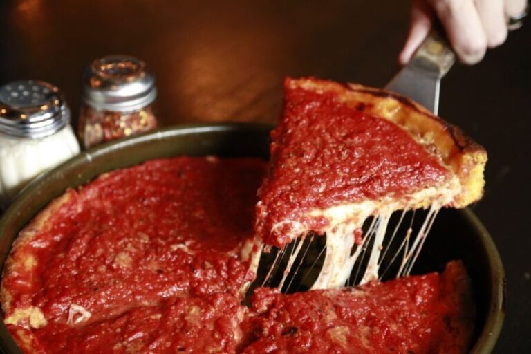 Chicago: Downtown Pizza Guided Walking Tour with Tastings - A Detailed Look at the Chicago Pizza Walking Tour