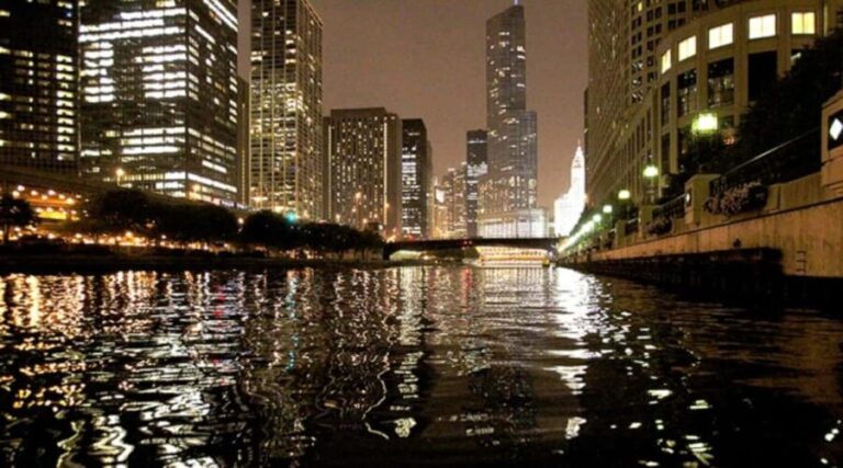 Chicago: Ghosts and Gangsters Night Kayak Tour - An In-Depth Look at the Ghosts and Gangsters Night Kayak Tour