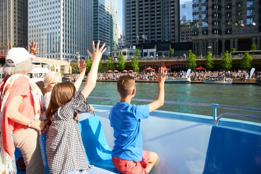 Chicago: Narrated Sightseeing River and Lake Cruise - Exploring the Chicago: Narrated Sightseeing River and Lake Cruise