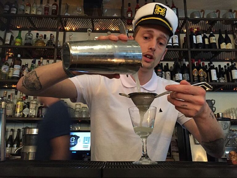 Chicago River: Guided Sunset Cocktail & Architecture Tour - Who Will Love This Tour?