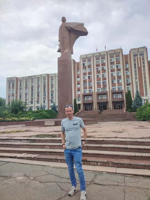 Chisinau:Transnistria Soviet Era& Castle Mimi Winery by car - Who is this tour best suited for?