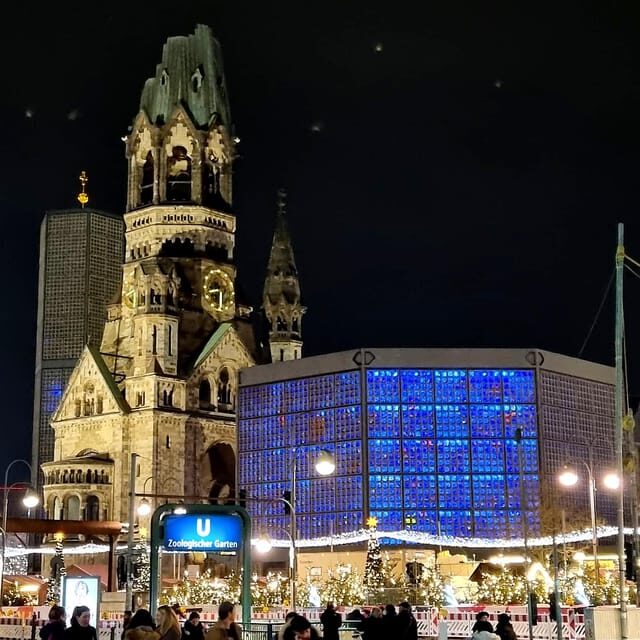 Christmas market lights tour bus through Berlin, free mulled wine (2.5 hours) - A Detailed Look at the Berlin Christmas Lights Bus Tour