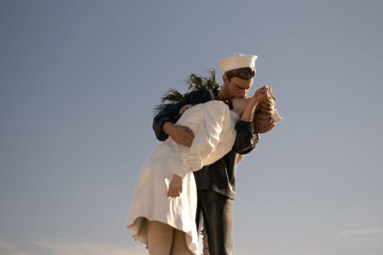 Civitavecchia: Hop-On Hop-Off Bus Ticket with Audio Guide - Who Should Consider This Tour?