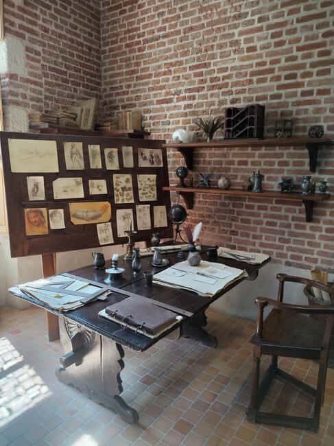 Clos Lucé: Da Vinci's Castle Private Guided Tour with Ticket - What to Expect and What’s Not Included